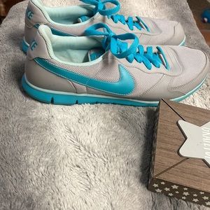 NIKE Grey and light blue shoes. Look new, no flaws. Scattered laces design.